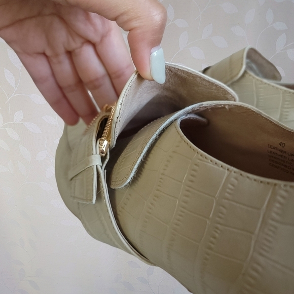 Bared Footwear Croc Embossed Leather Loafers Cream White Gold Buckle Size 40 - Picture 6 of 15